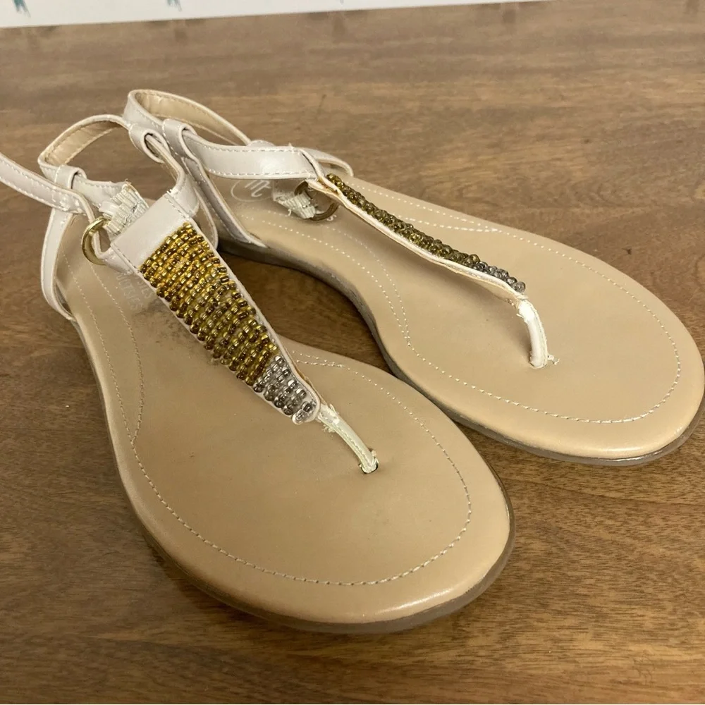 5/$15 Mootsies Tootsies Tan & Beaded Flat Sandals 6M